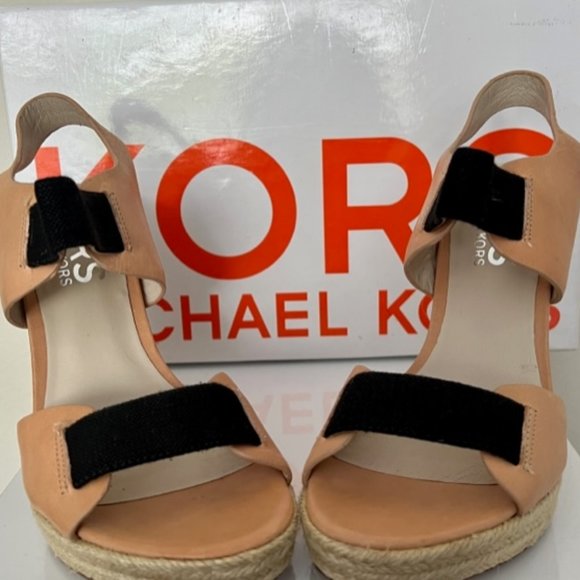 Michael Kors Color Almond Size 7 - Picture 1 of 6
